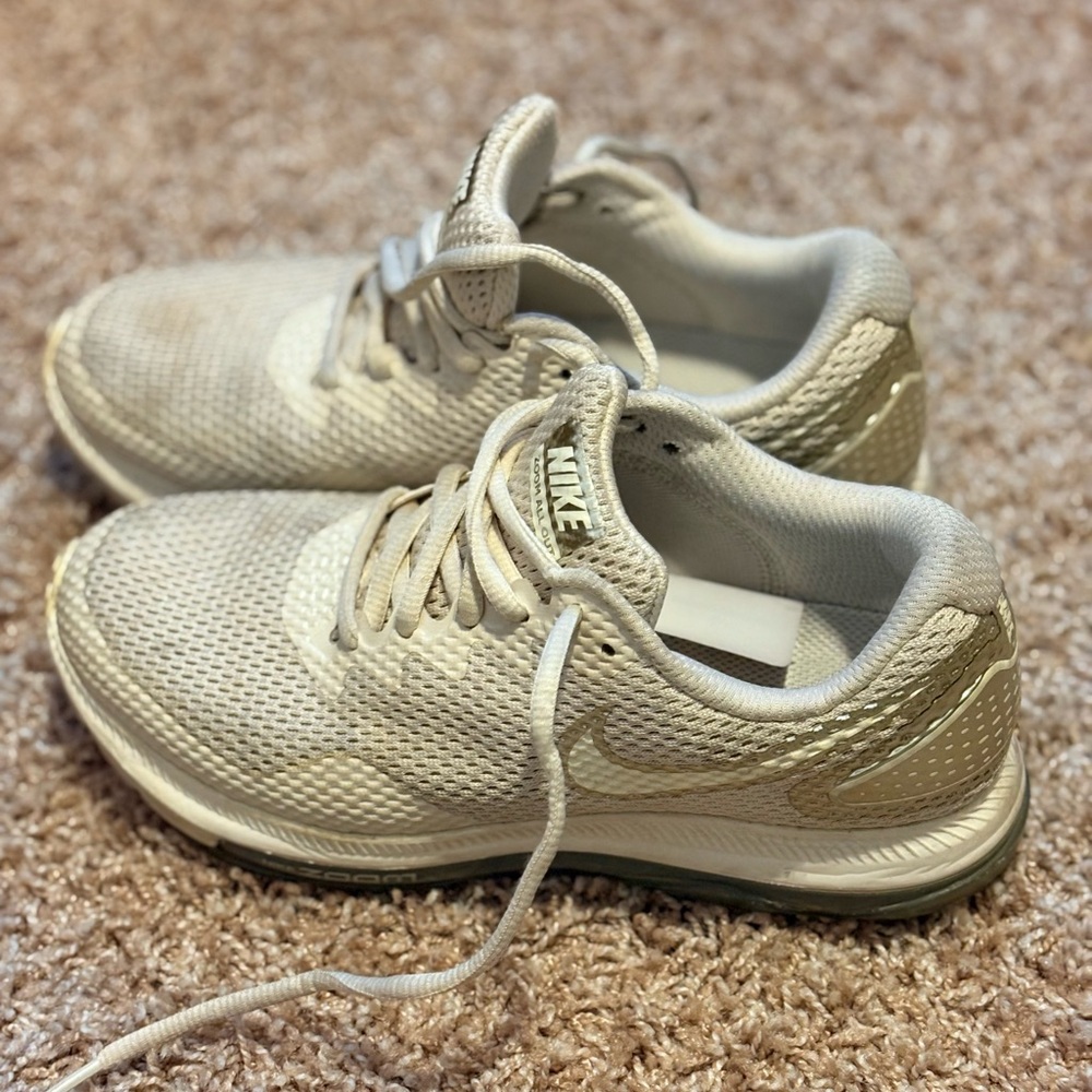 Nike Cream and Gold Running Shoes